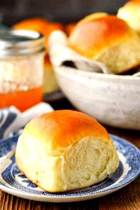 1 roll (49 g) Egg Dinner Roll