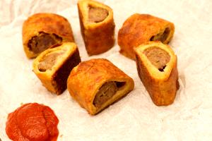 1 roll (56 g) Sausage Rolls