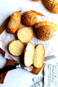 1 Roll (hamburger, Frankfurter, Onion Roll, Bun, Large Roll) Dinner Rolls
