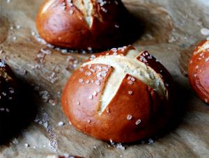 1 roll Pretzel Dinner Rolls