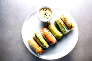 1 roll Salmon Avocado Summer Roll
