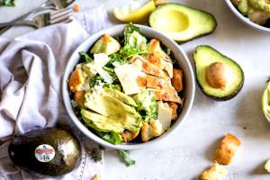 1 salad (16 oz) Avocado Chicken Caesar Salad