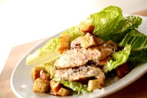 1 salad (318 g) Chicken Caesar Salad with Grilled Chicken Fillet