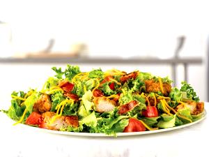 1 salad (323 g) Crispy Chicken Farmhouse Salad