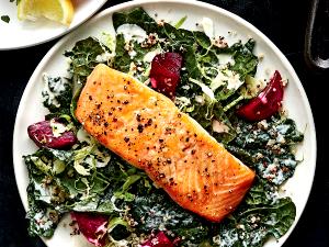1 salad (332 g) Wild Salmon Salad