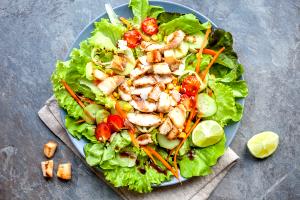 1 salad (336 g) Tossed Salad with Grilled Chicken
