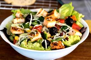 1 salad (365 g) BBQ Chicken Salad (No Dressing)