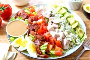 1 salad (411 g) Blue Cobb Salad