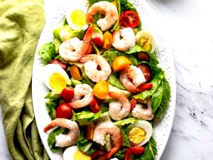 1 salad (482 g) Seafood Louie Salad