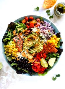 1 salad (522 g) Southwest Salmon Skewer Salad