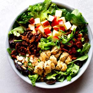 1 salad (633 g) Honey Mustard Chicken Crunch Salad