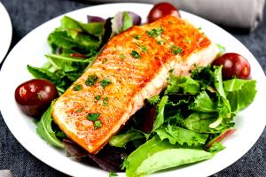 1 salad Field Greens with Sauteed Salmon (Full)