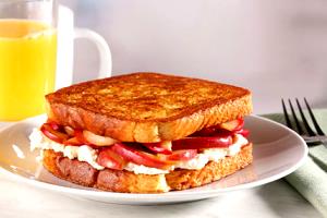 1 sandwich (102 g) Delights Cinnamon Glazed French Toast & Turkey Sausage Griddlers