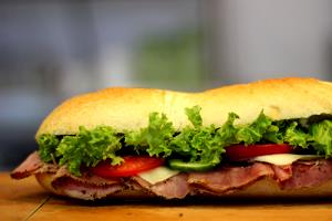 1 sandwich (10.6 oz) Kick-N Roast Beef Gourmet Sandwich