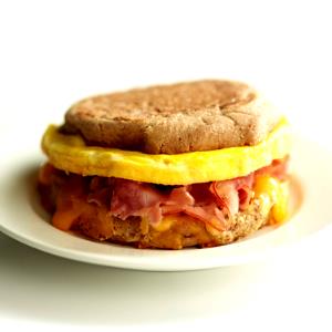 1 sandwich (118 g) Ham, Egg and Cheese Muffin