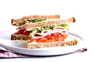 1 sandwich (119 g) Egg & Cheddar Breakfast Sandwich