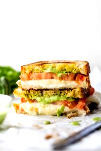 1 sandwich (127 g) Caprese