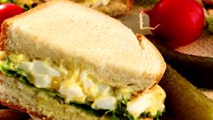 1 sandwich (142 g) Egg Salad on Wheat