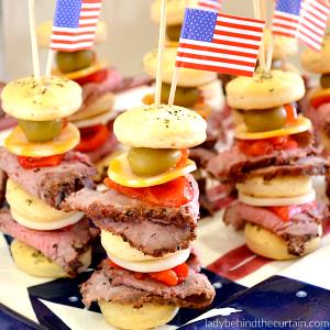 1 sandwich (142 g) Roast Beef Stacker