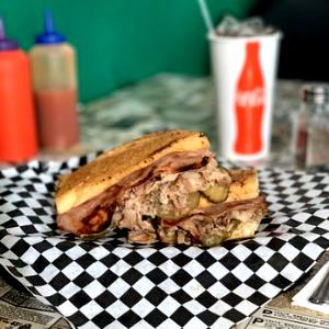 1 sandwich (161 g) 6" Steak & Cheese