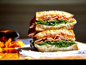 1 sandwich (163 g) Boom Boom Roast Beef Flatbread