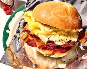 1 sandwich (167 g) Bacon, Egg & Cheese McGriddles