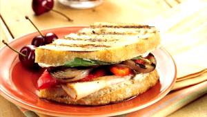 1 sandwich (167 g) Turkey Veggie Panini
