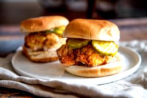 1 sandwich (170 g) Southern Style Chicken Sandwich