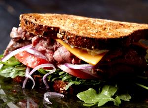 1 Sandwich (176.0 G) Roast Beef Sandwich with Cheese