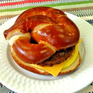 1 sandwich (192 g) Pretzel Breakfast Sandwich Sausage