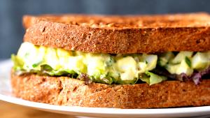 1 sandwich (193 g) Simply Egg Salad Sandwich