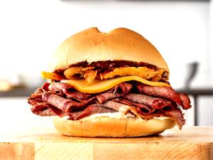 1 sandwich (203 g) Smokehouse Brisket