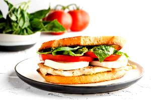 1 sandwich (208 g) Chicken Caprese Sandwich