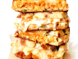 1 sandwich (210 g) Buffalo Chicken Grilled Cheese