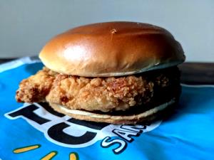 1 sandwich (210 g) Cluck Sandwich