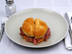1 sandwich (210 g) Medium Roast Beef Sandwich