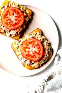 1 sandwich (231 g) Tuna Bagel Thin Sandwich