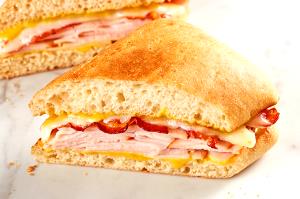 1 sandwich (233 g) Peppercorn Turkey Pesto Jack Sandwich