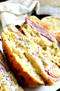 1 sandwich (238 g) 6" Honey Mustard Ham & Cheese Breakfast Sandwich