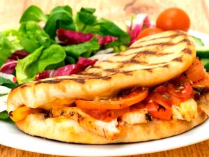 1 sandwich (250 g) Hickory Chicken Flatbread Sandwich
