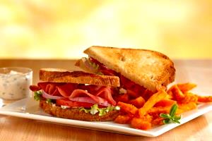 1 sandwich (254 g) Turkey Bacon Club