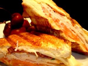 1 sandwich (255 g) Turkey Panini