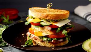 1 sandwich (258 g) Chicken Club Sandwich