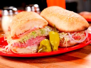 1 sandwich (270 g) Italian Sub