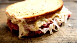 1 sandwich (295 g) Corned Beef Reuben Sandwich