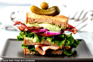 1 sandwich (332 g) Turkey Avocado Club