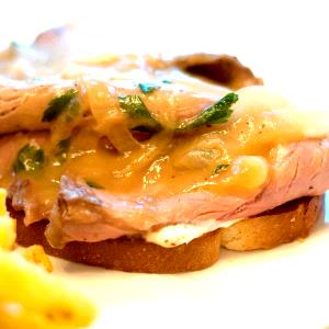 1 sandwich (338 g) Roast Beef & Swiss Sandwich