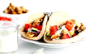 1 sandwich (340 g) Mediterranean Grilled Chicken Pita