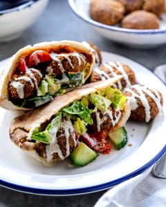 1 sandwich (362 g) Falafel Pita Sandwich