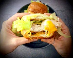 1 sandwich (362 g) Santa Fe Chicken Sandwich